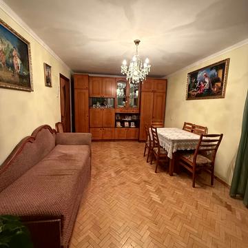 Зубрівська вул., 27
