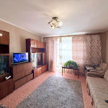 Космонавтів вул., 142