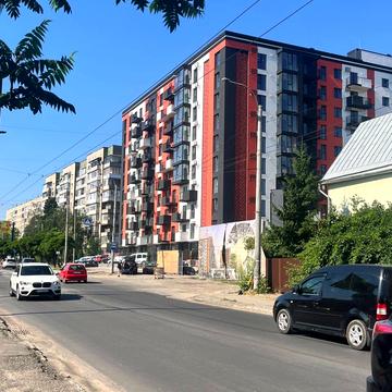 Степана Бандери вул., (Будинок 1)