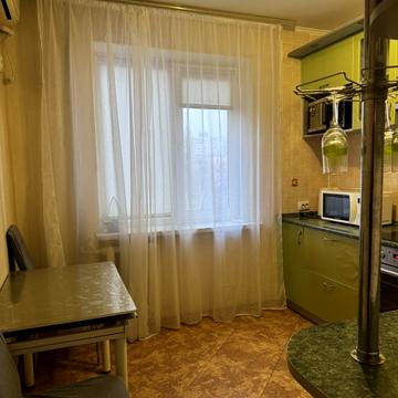 Академіка Сахарова вул., 42