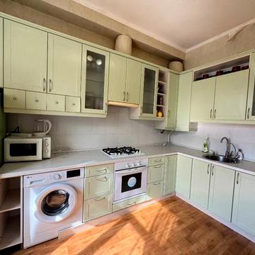 Леся Курбаса просп., 4