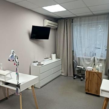 Незалежності бульв. (50 років Жовтня), 8