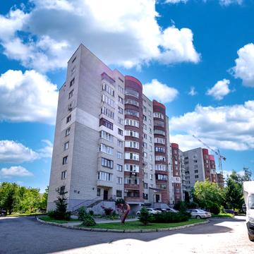 Академіка Лазаренка вул., 48