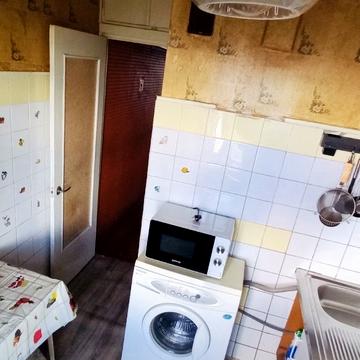 Мілютенка вул., 44