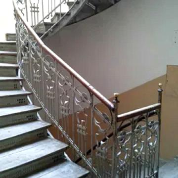 Адама Міцкевича пл., 5