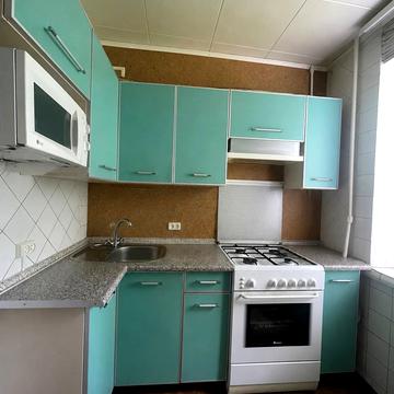 Познанська вул., 8