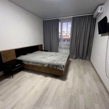 Михайла Грушевського вул., 30б