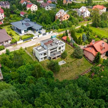Зелена