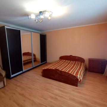 Пяскорського вул., 5