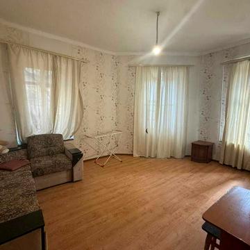 Олександра Кутузакія вул. (Ленінградська вул.), 40