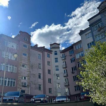 Богдана Хмельницького вул., 51