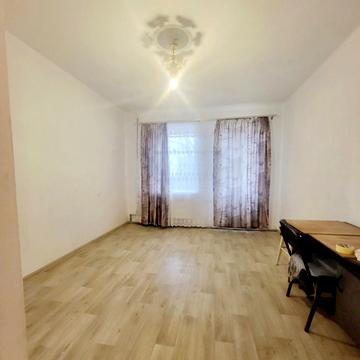 Електровозна вул., 8