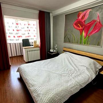 Миколи Ушакова вул., 8