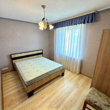 Павла Тичини просп., 8