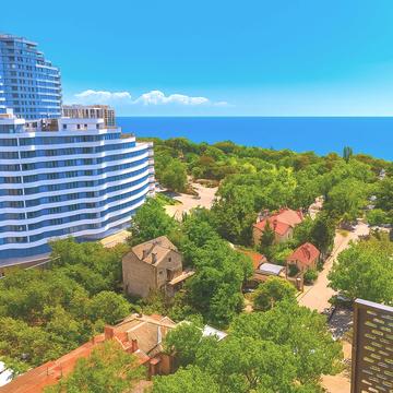 Літературна вул., 10-Б