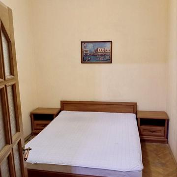 Бессарабська пл., 7