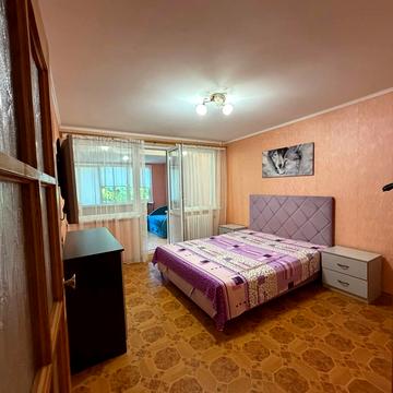 Академіка Філатова вул., 32