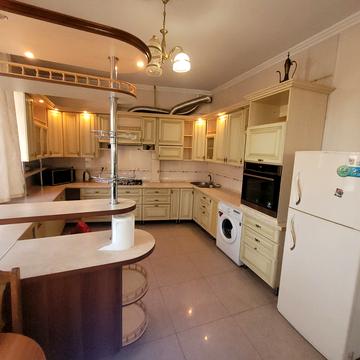 Амвросія Метлинського вул., 1