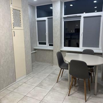 Практична вул., 8