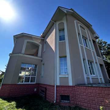 Рівненська, 13