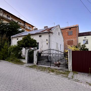 Січнева вул., 8