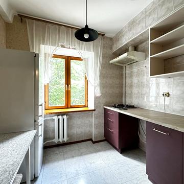 Космонавтів вул., 11в