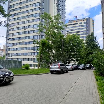 Очеретяна вул., 31