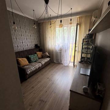 Європейського Союзу просп. (Правди), 8