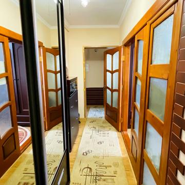 Івана Миколайчука вул., 7