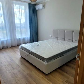 Олеся Бердника вул., 1
