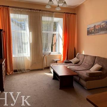 Лазнева вул., 8
