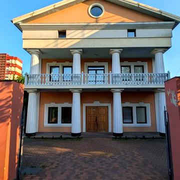 Монтажників вул., 9