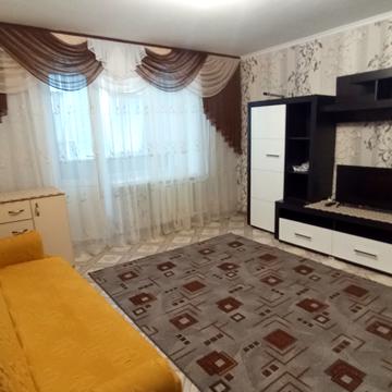 Космонавтів вул., 98