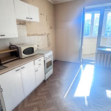 Анни Ахматової вул., 16-Б