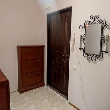 Симоненка вул., 8