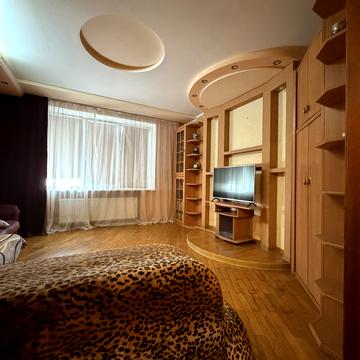 Академіка Булаховського вул., 5-Б