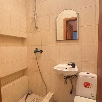Університетський просп. (Гагаріна), 27