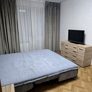 Прирічна вул., 17