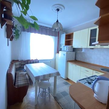 Леся Курбаса вул., 6