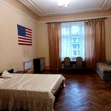 Адама Міцкевича пл., 6/7