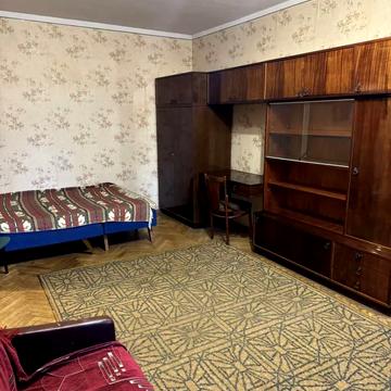 Вацлава Гавела бульв. (Івана Лепсе), 85