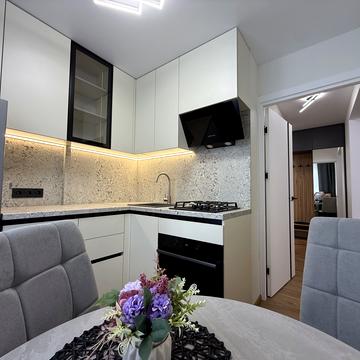 Квітки Цісик вул. (Гулі Корольової), 4
