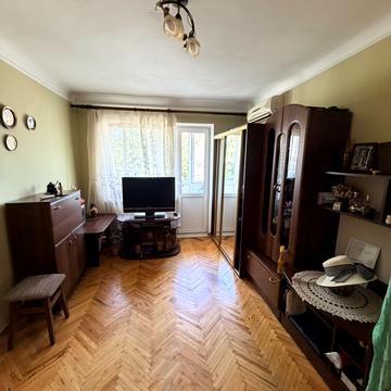 Євгена Коновальця вул., 102