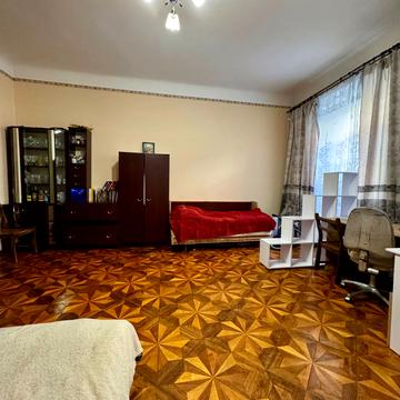 Гетьмана Петра Дорошенка вул. (Жовтнева), 24