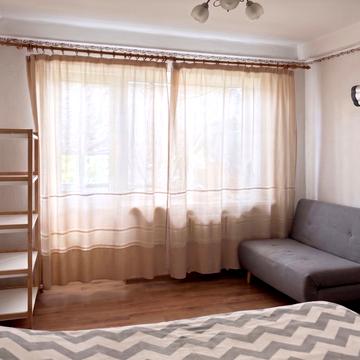 Празька вул., 28