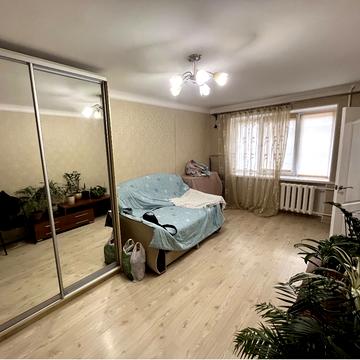 Академіка Доброхотова вул., 28