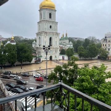 Володимирська вул., 19