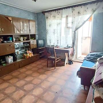 Академіка Сахарова вул., 42