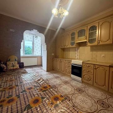 Володимира Івасюка вул., (Будинок)