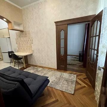 Пекарська вул., 2